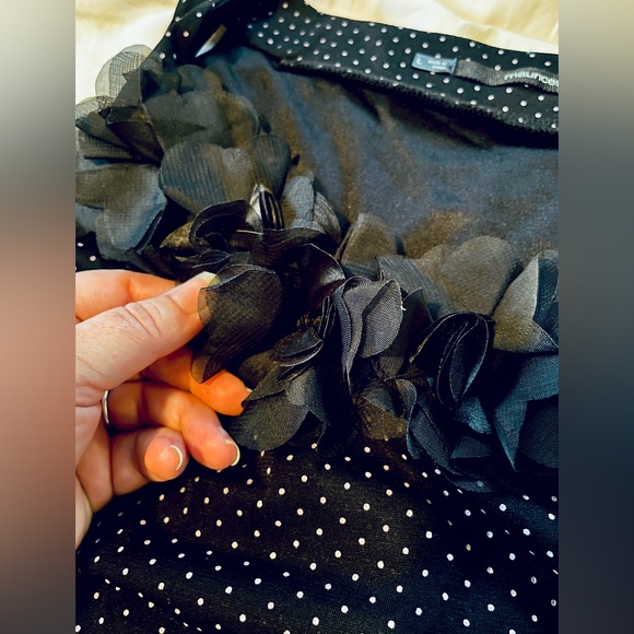 Maurice’s L Sleeveless Blouse Black Polka Dot Floral Neckline - Picture 2 of 6